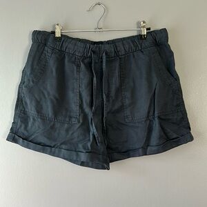 Navy blue cotton Gap shorts with pockets and drawstrings. Cuffed bottoms